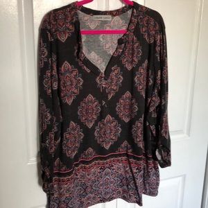 2X tunic with button up sleeves tribal print
